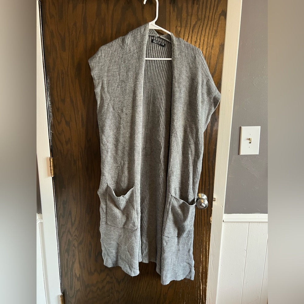 Sleeveless cardigan